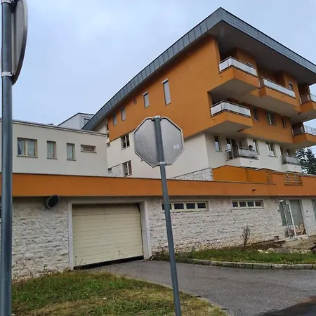 Apartament Sa Garaznim Mjestom